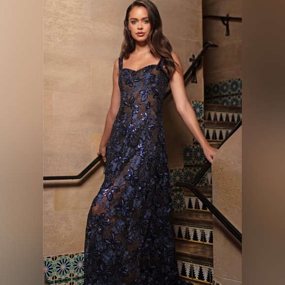 Dress the Population Anabel Sequin Embroidered Gown size medium New with tags.